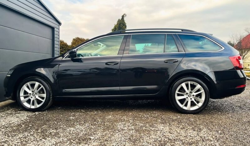 SKODA Octavia  | 4×4 (stały) | Automatyczna | 150 KM | Czarny full