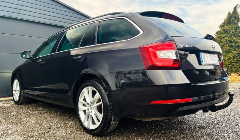 SKODA Octavia  | 4×4 (stały) | Automatyczna | 150 KM | Czarny full