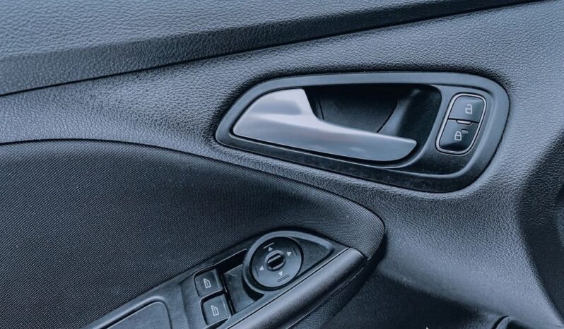 FORD Focus  | FWD (przód) | Manualna | 125 KM | Granatowy full