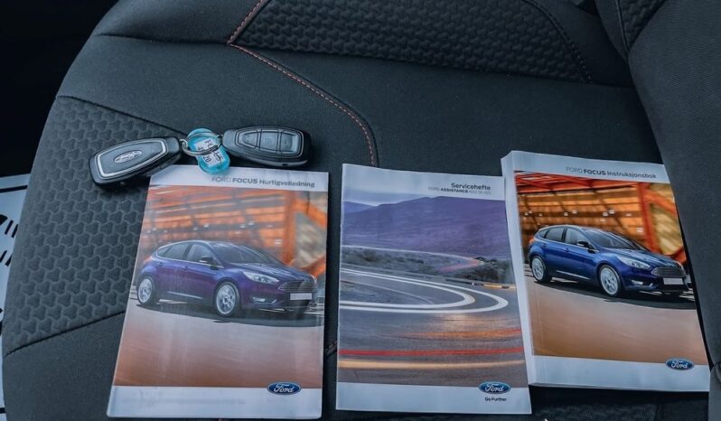 FORD Focus  | FWD (przód) | Manualna | 125 KM | Granatowy full