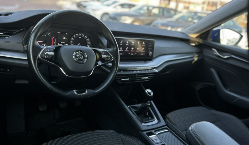 SKODA Octavia  | przedni | Manualna | 110 KM | Niebieski full