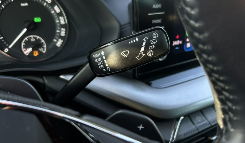 SKODA Octavia  | przedni | Automatyczna | 150 KM | Czarny full