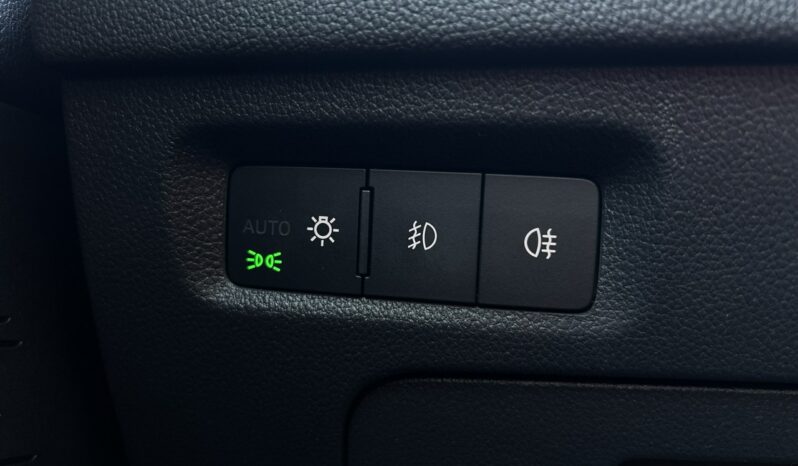 SKODA Octavia  | przedni | Automatyczna | 150 KM | Czarny full