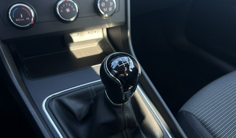 SEAT Leon  | przedni | Manualna | 110 KM | Srebrny full