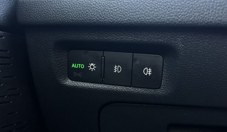 SKODA Octavia  | przedni | Automatyczna | 110 KM | Niebieski full