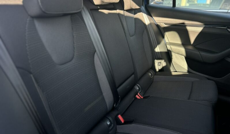 SKODA Octavia  | przedni | Automatyczna | 110 KM | Niebieski full