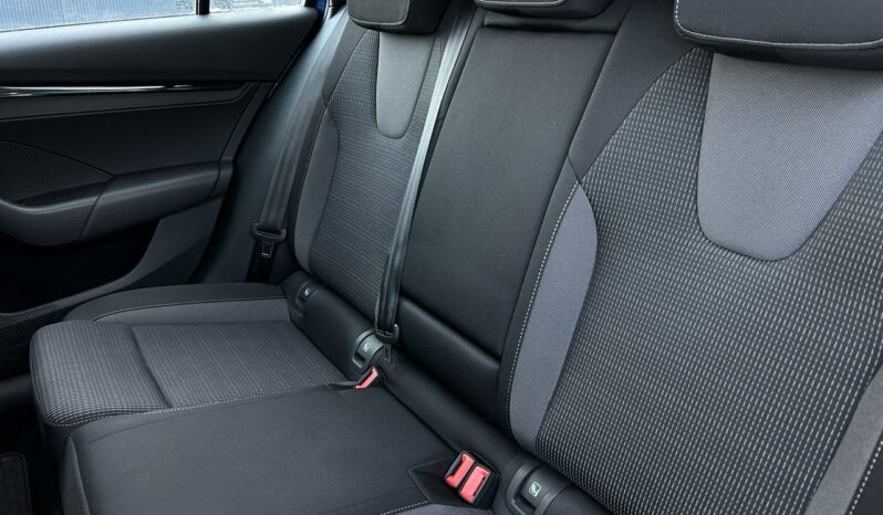 SKODA Octavia  | przedni | Automatyczna | 110 KM | Niebieski full