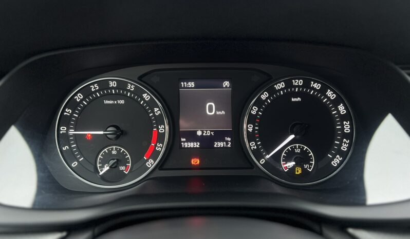 SKODA Octavia  | przedni | Manualna | 115 KM | bialy full