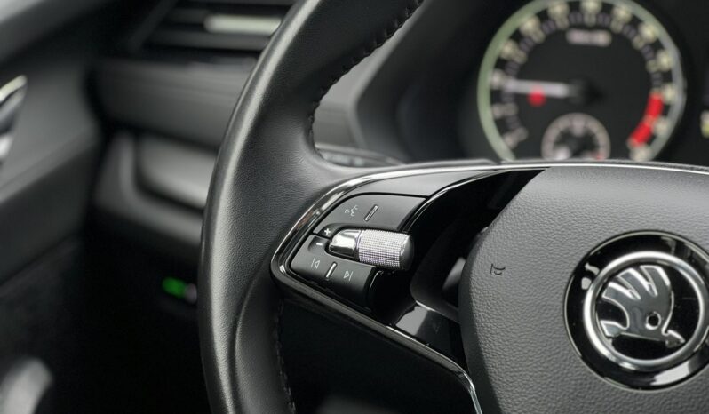 SKODA Octavia  | przedni | Manualna | 115 KM | bialy full