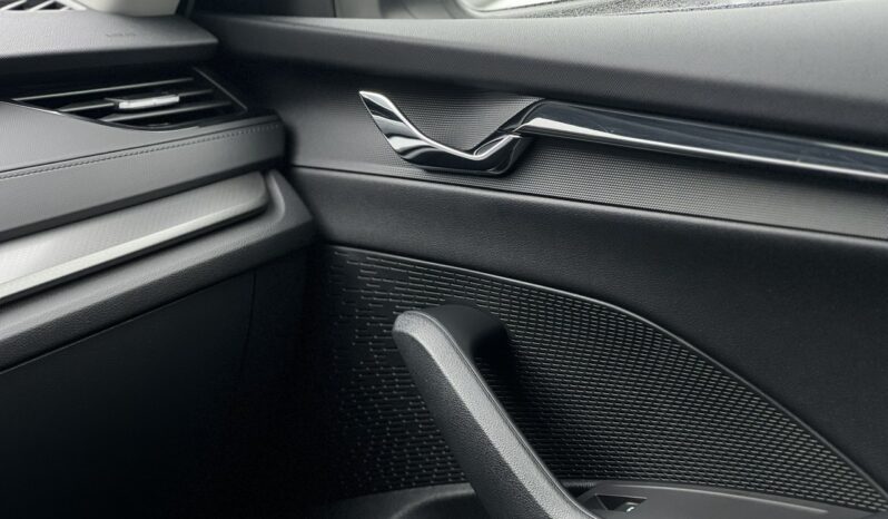 SKODA Octavia  | przedni | Manualna | 115 KM | bialy full