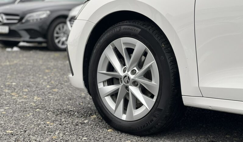 SKODA Octavia  | przedni | Manualna | 115 KM | bialy full