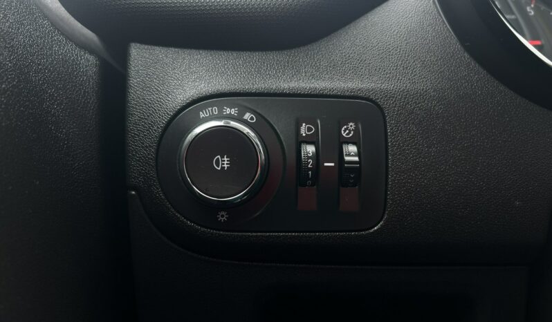 OPEL Crossland X | przedni | Manualna | 130 KM | Srebrny full