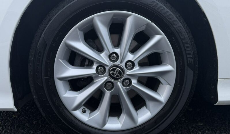 TOYOTA Corolla  | przedni | Automatyczna | 125 KM | bialy full