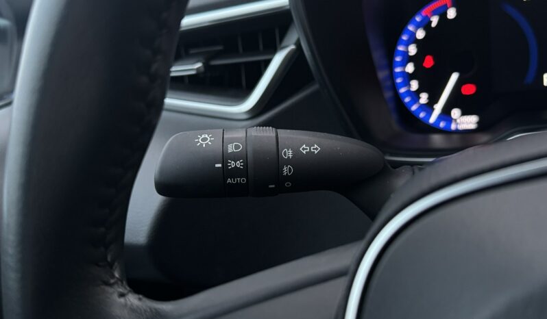 TOYOTA Corolla  | przedni | Automatyczna | 125 KM | bialy full