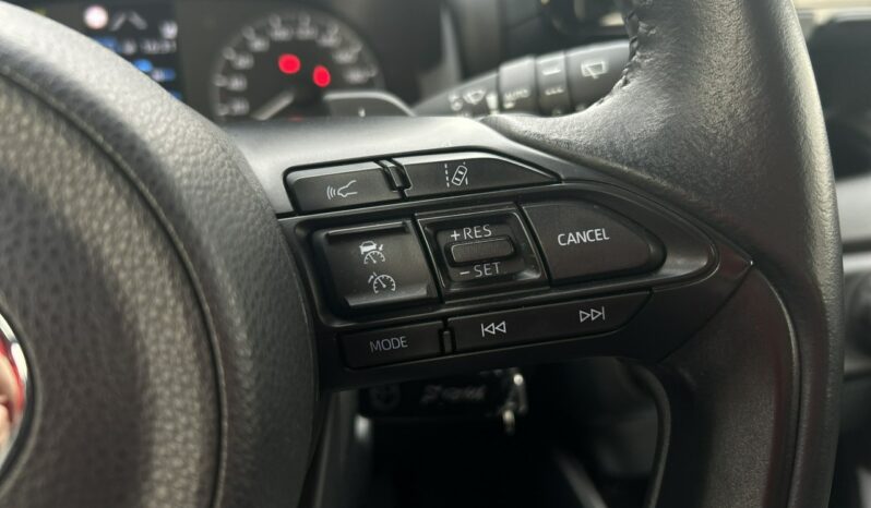 TOYOTA Yaris  | przedni | Automatyczna | 125 KM | Czarny full