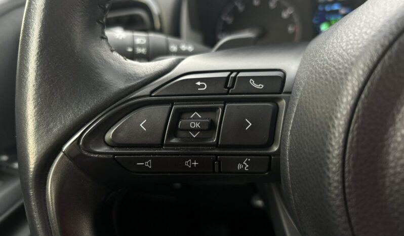 TOYOTA Yaris  | przedni | Automatyczna | 125 KM | Czarny full