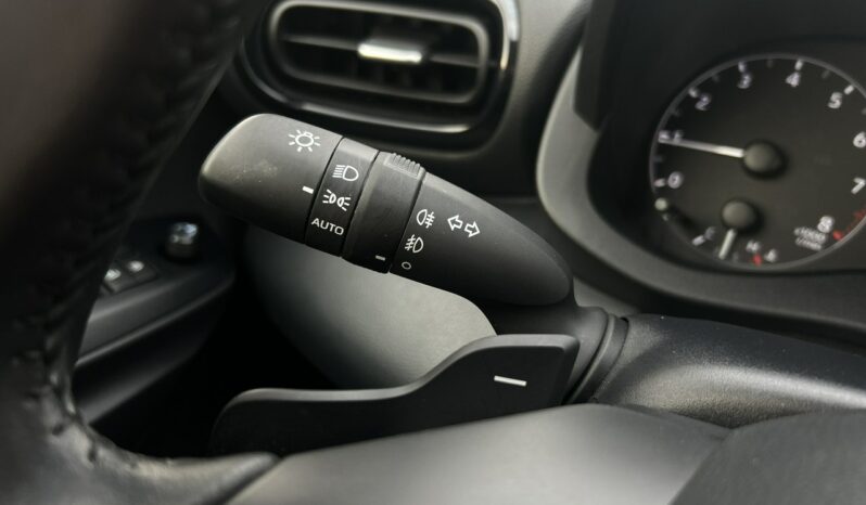 TOYOTA Yaris  | przedni | Automatyczna | 125 KM | Czarny full