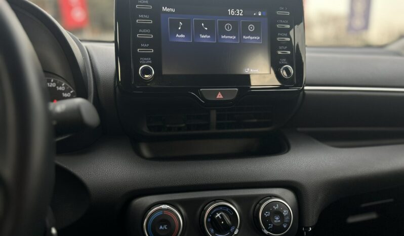 TOYOTA Yaris  | przedni | Automatyczna | 125 KM | Czarny full