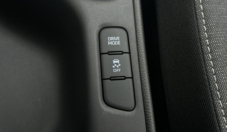 TOYOTA Yaris  | przedni | Automatyczna | 125 KM | Czarny full