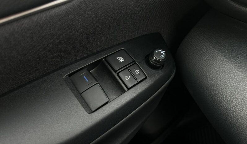 TOYOTA Yaris  | przedni | Automatyczna | 125 KM | Czarny full