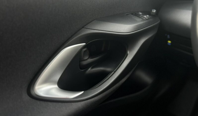 TOYOTA Yaris  | przedni | Automatyczna | 125 KM | Czarny full