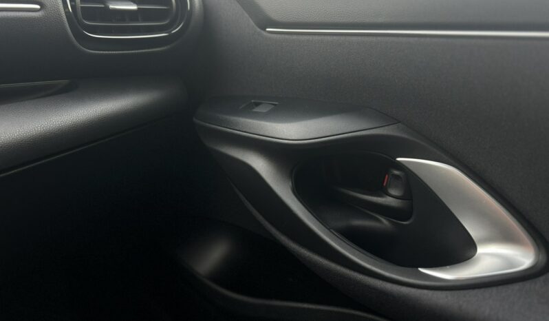 TOYOTA Yaris  | przedni | Automatyczna | 125 KM | Czarny full