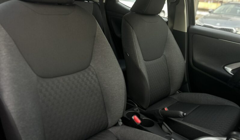 TOYOTA Yaris  | przedni | Automatyczna | 125 KM | Czarny full