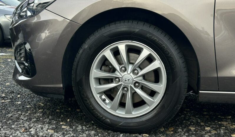 HYUNDAI I30  | przedni | Manualna | 110 KM | Beżowy full