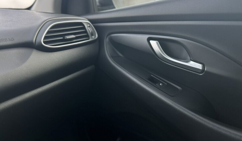 HYUNDAI I30  | przedni | Manualna | 110 KM | Beżowy full