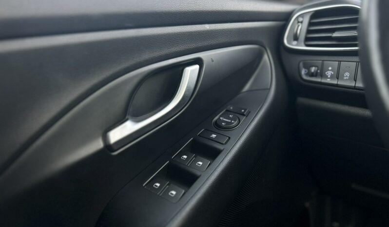 HYUNDAI I30  | przedni | Manualna | 110 KM | Beżowy full