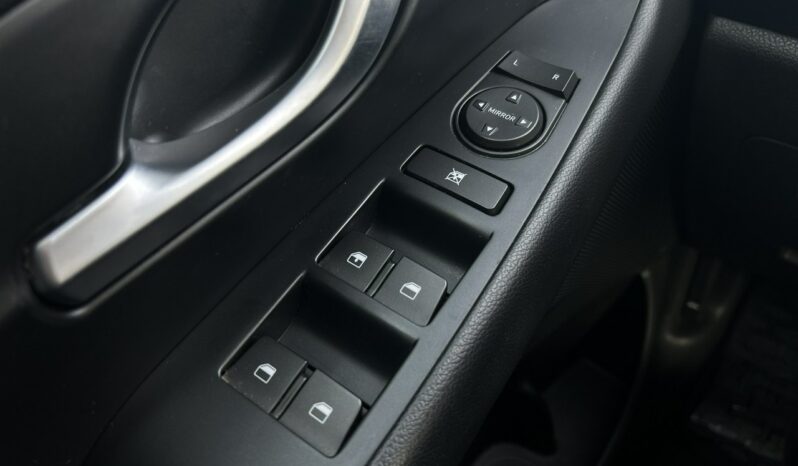 HYUNDAI I30  | przedni | Manualna | 110 KM | Beżowy full