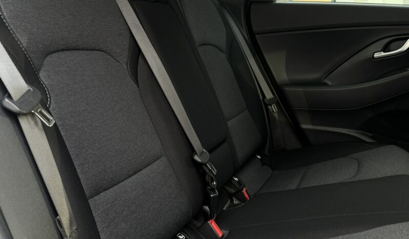 HYUNDAI I30  | przedni | automatyczna_dwusprzeglowa | 120 KM | Srebrny full