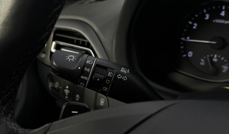 HYUNDAI I30  | przedni | automatyczna_dwusprzeglowa | 120 KM | Srebrny full