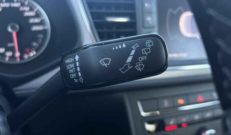 SEAT Leon  | przedni | Manualna | 130 KM | niebieski ciemny full