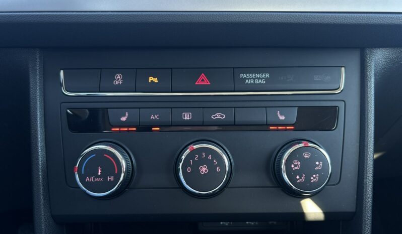 SEAT Leon  | przedni | Manualna | 130 KM | niebieski ciemny full