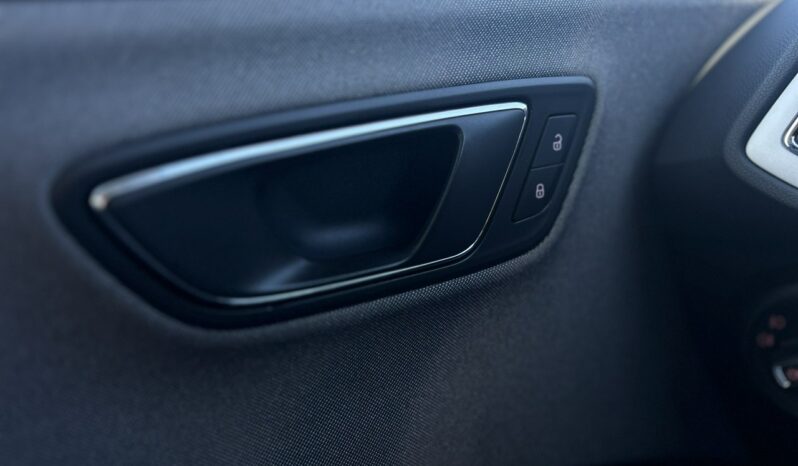 SEAT Leon  | przedni | Manualna | 130 KM | niebieski ciemny full