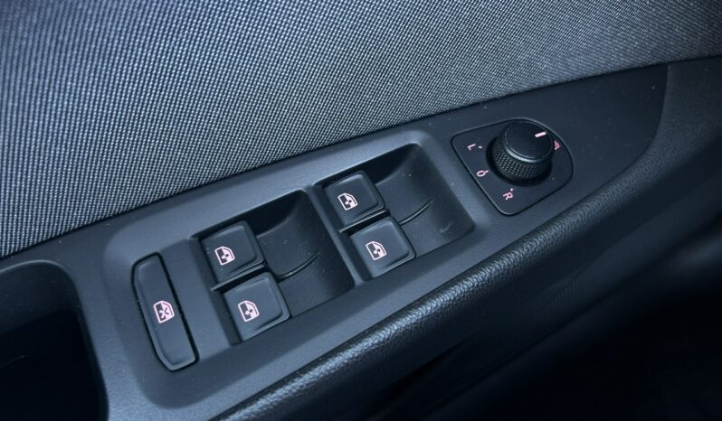 SEAT Leon  | przedni | Manualna | 130 KM | niebieski ciemny full