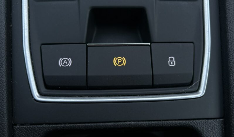 SEAT Leon  | przedni | automatyczna_dwusprzeglowa | 110 KM | bialy full