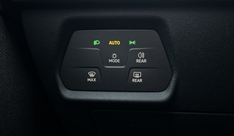 SEAT Leon  | przedni | automatyczna_dwusprzeglowa | 110 KM | bialy full