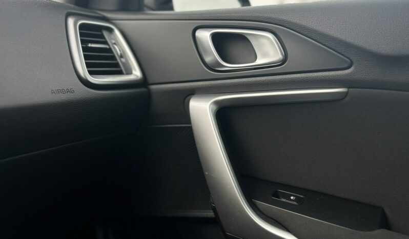 KIA XCeed  | przedni | Manualna | 120 KM | Niebieski full