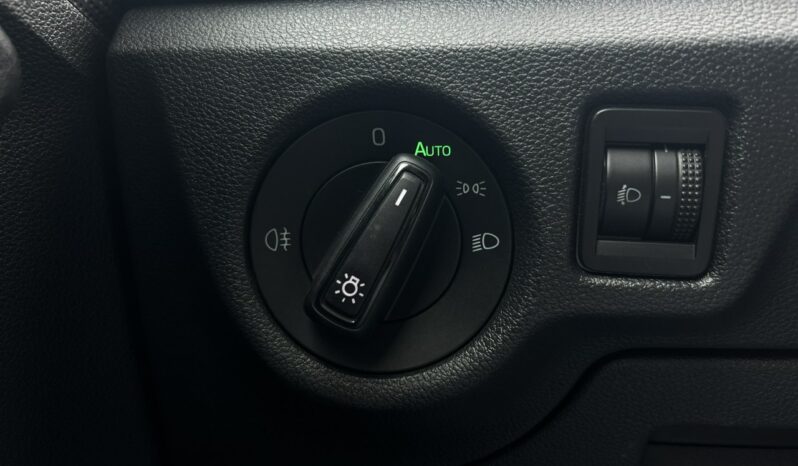 SKODA Kamiq | przedni | Manualna | 115 KM | Niebieski full