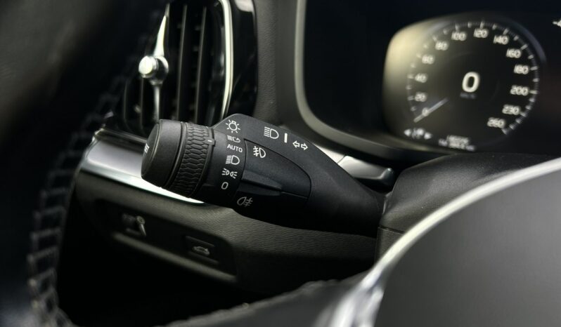 VOLVO V60  | przedni | Automatyczna | 150 KM | Srebrny full