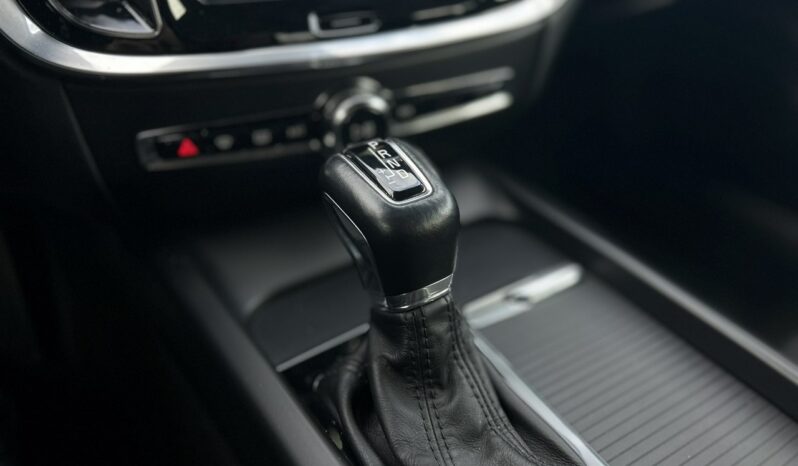 VOLVO V60  | przedni | Automatyczna | 150 KM | Srebrny full