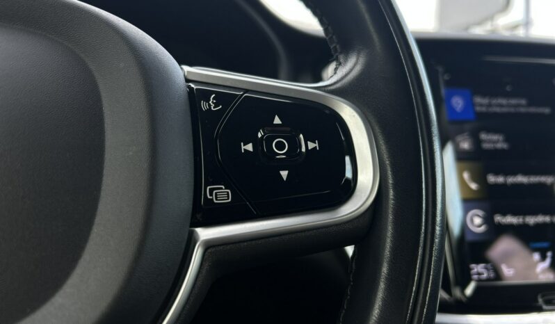 VOLVO V60  | przedni | Automatyczna | 150 KM | Srebrny full