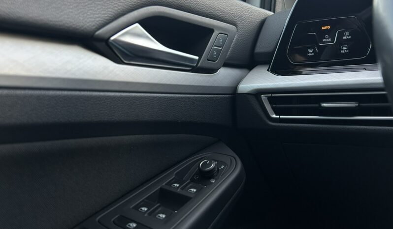 VOLKSWAGEN Golf  | przedni | Automatyczna | 150 KM | bialy full