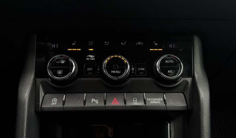 SKODA Karoq | przedni | Automatyczna | 150 KM | Granatowy full