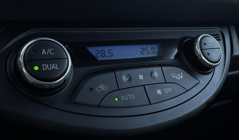 TOYOTA Yaris  | przedni | automatyczna_bezstopniowa | 100 KM | Niebieski full