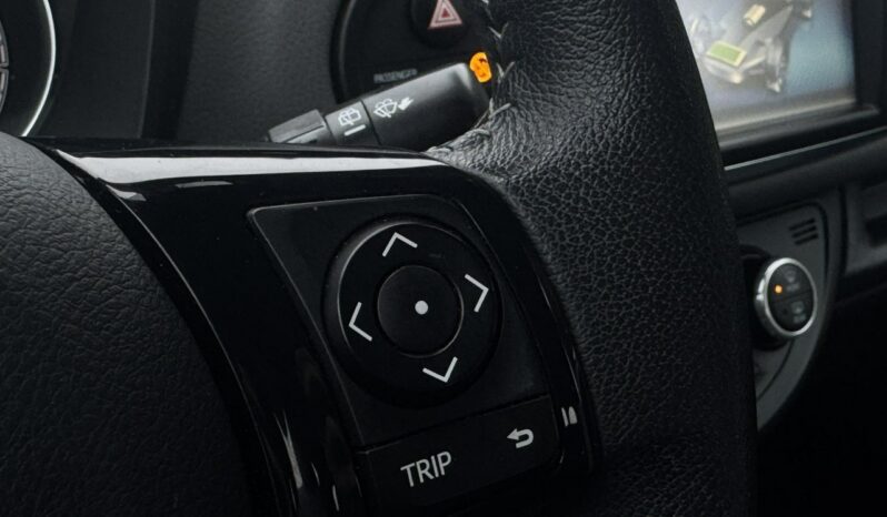 TOYOTA Yaris  | przedni | automatyczna_bezstopniowa | 100 KM | Srebrny full