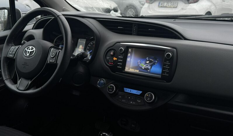 TOYOTA Yaris  | przedni | automatyczna_bezstopniowa | 100 KM | Srebrny full