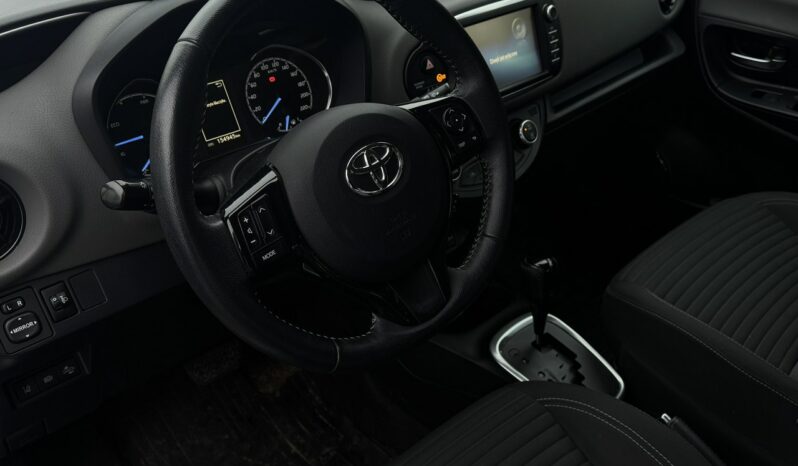 TOYOTA Yaris  | przedni | automatyczna_bezstopniowa | 100 KM | Srebrny full